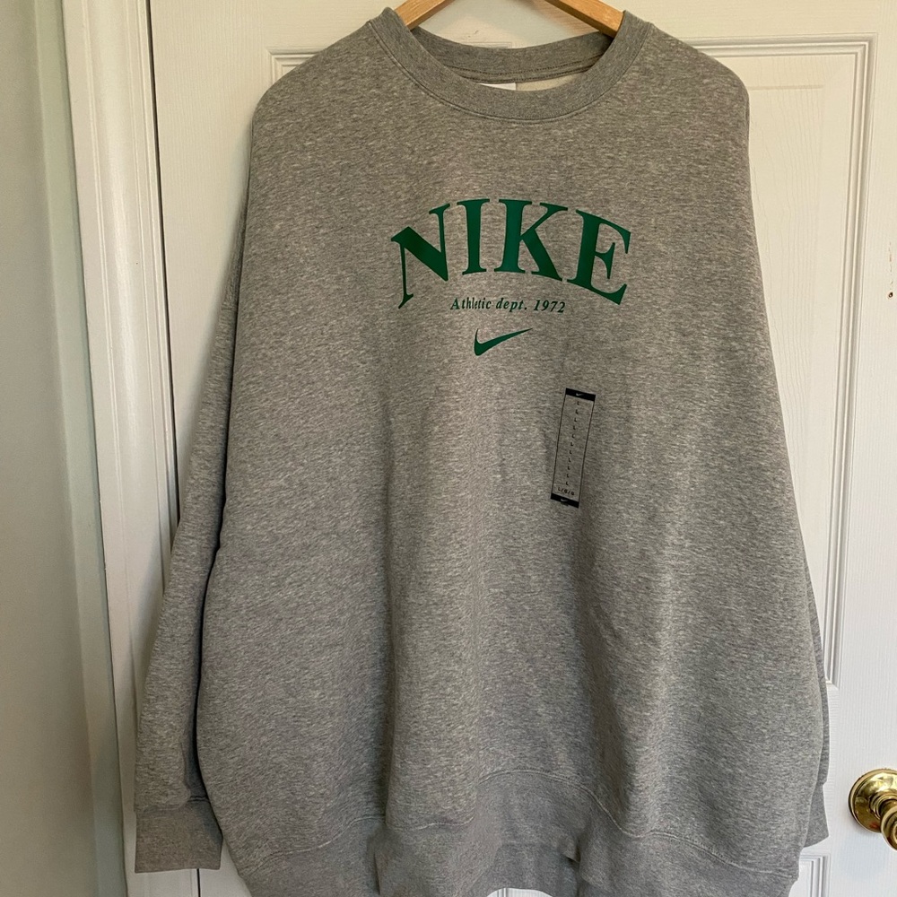 Vintage Style Nike Sweatshirt